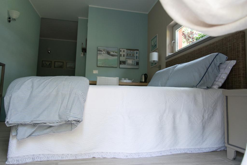 B&B La Dimora Del Garda Сирмионе Стая снимка