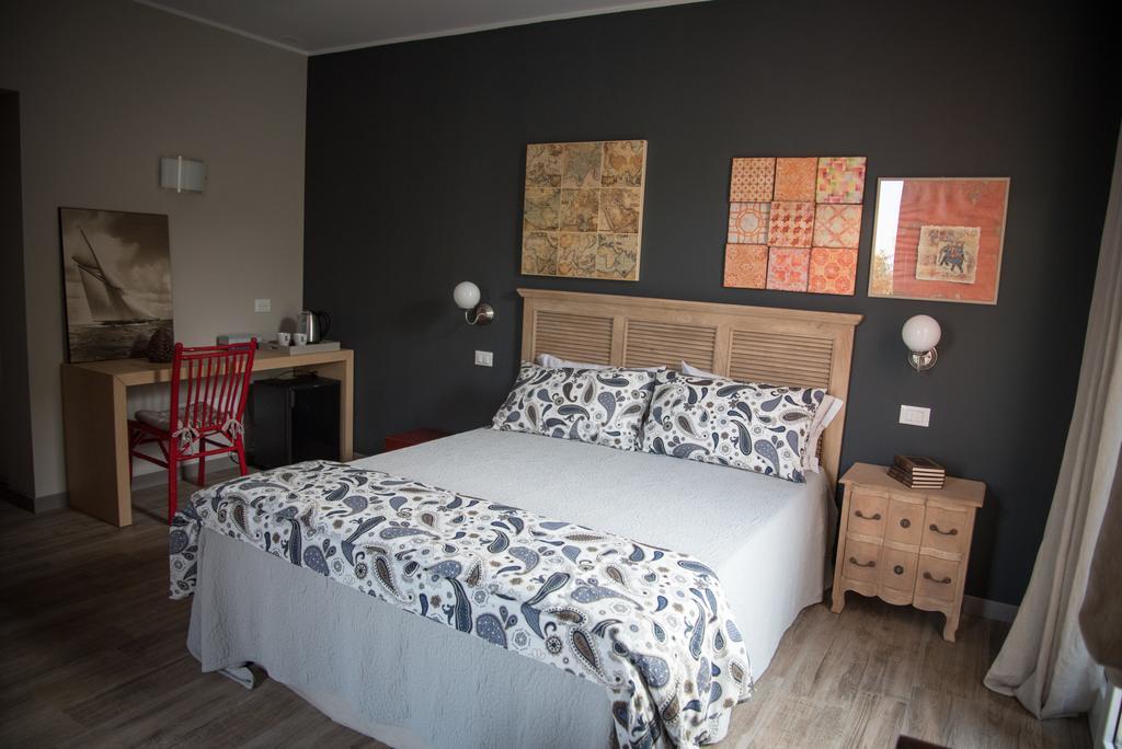 B&B La Dimora Del Garda Сирмионе Стая снимка