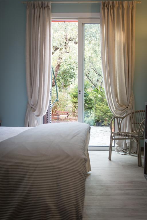 B&B La Dimora Del Garda Сирмионе Стая снимка